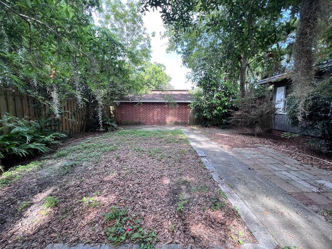 Building Photo - 2/2 House Walking Distance to Campus - Available Fall 2026! *Approved Application*