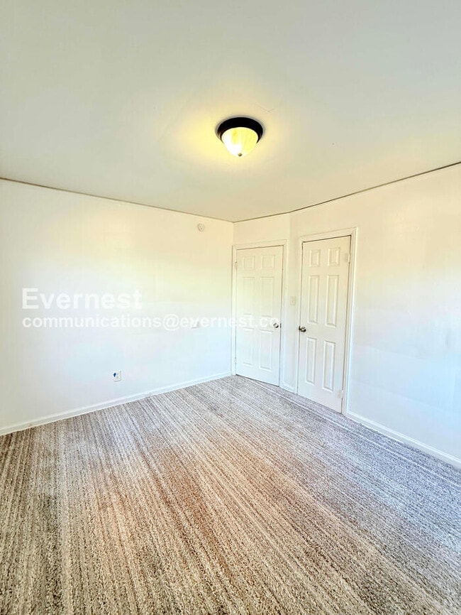 Building Photo - 10747 Roxbury St