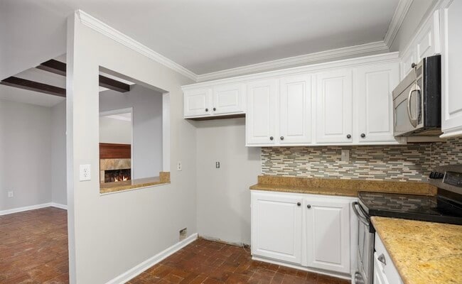 Building Photo - 1512 Maybrook Dr