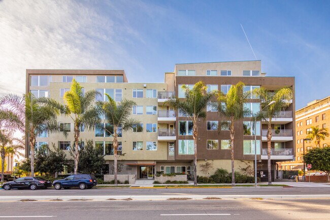 Building Photo - 3100 Sixth Ave