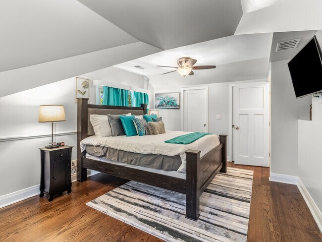 Building Photo - 5258 Washington St