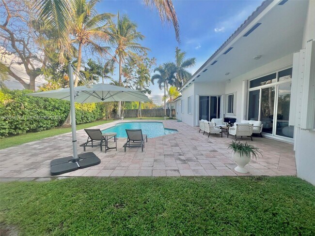 Building Photo - 13651 SW 84th Ct