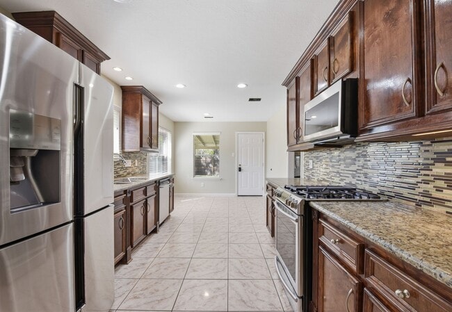 Building Photo - 8515 Leafdale Dr