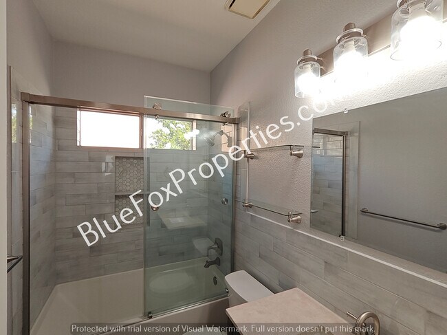 Building Photo - 9048 N Palm Brook Dr