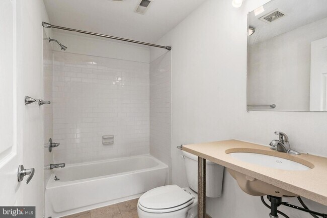 Building Photo - 1637-39-1639 Poplar St