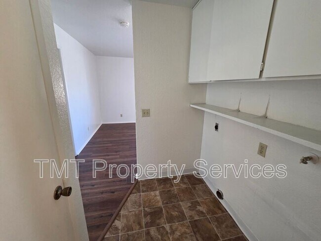 Building Photo - 228 McFarland St