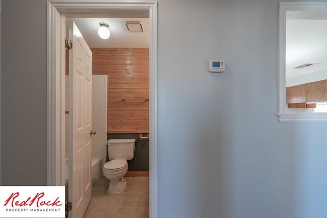 Building Photo - Bright & Spacious 3-Bedroom Home in Washin...