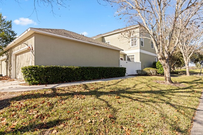 Building Photo - 4/2.5 Townhome in Harmony that faces the G...