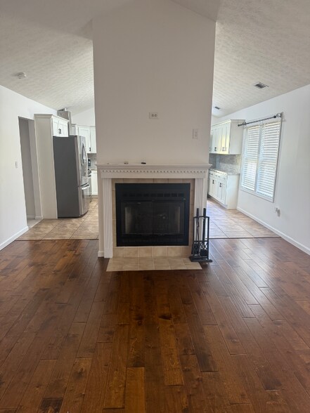 Building Photo - 1112 James Ct
