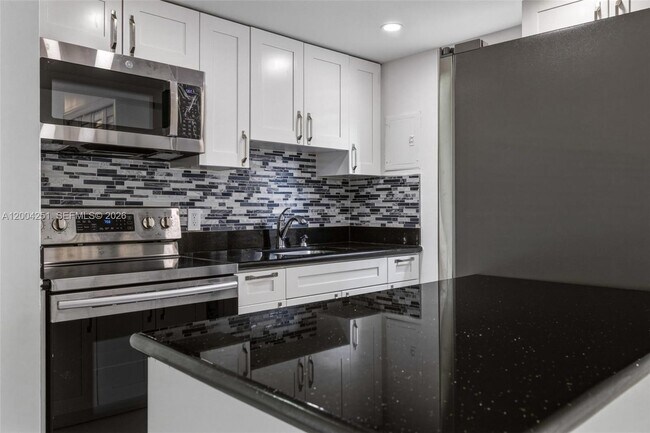 Building Photo - 140 NW 14th Ave