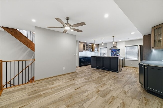 Building Photo - 709 Clyde St