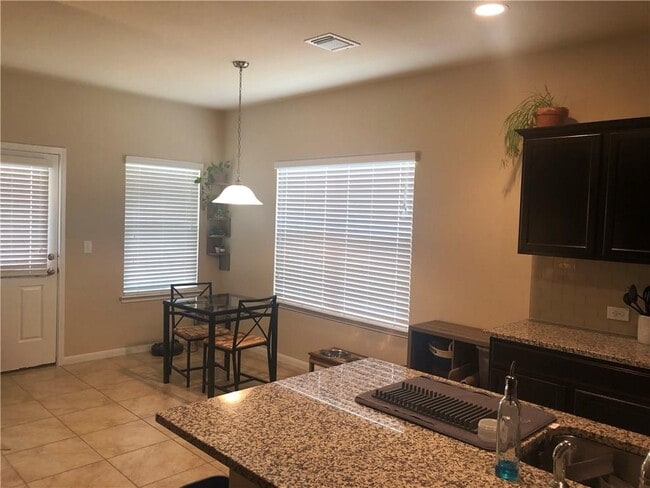 Building Photo - 2204 Bettylou Ln