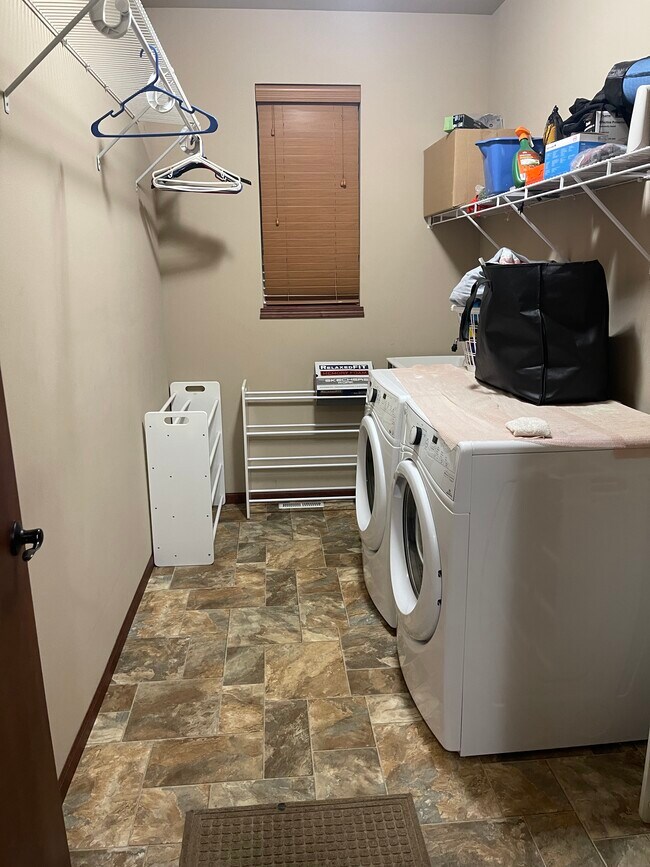 Building Photo - 113 Alton Dr