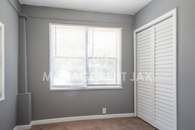 Building Photo - 1011 Alderside St