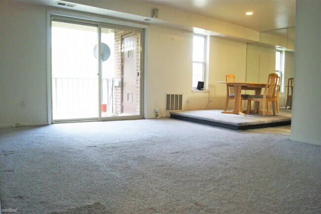 Building Photo - 2 br, 1 bath  - 14 Mountbatten Ct Apt 203