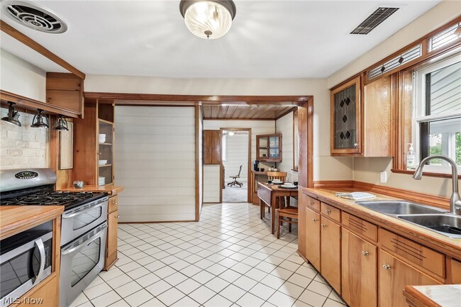 Building Photo - 686 Portage Lakes Drive