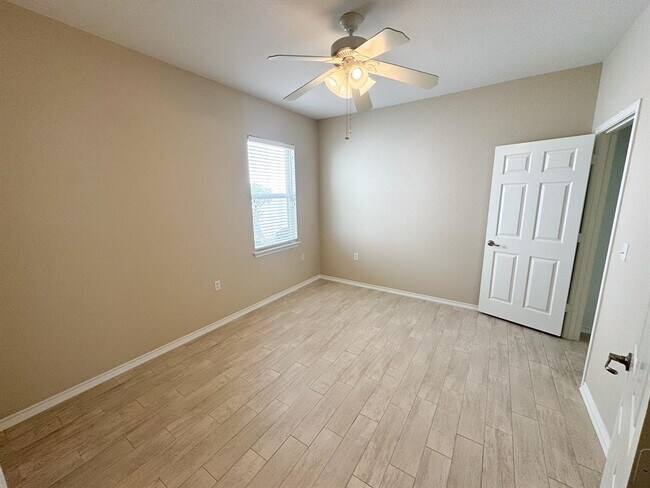 Building Photo - 100 Sunbird Ct