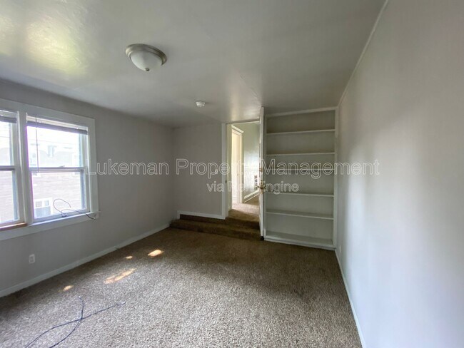 Building Photo - 431 W Vine St