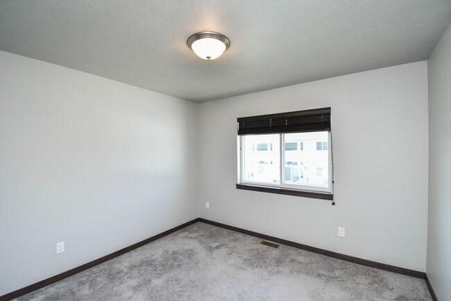 Building Photo - Stylish Townhome in Harrisburg School District – Open Floor Plan & Loft!