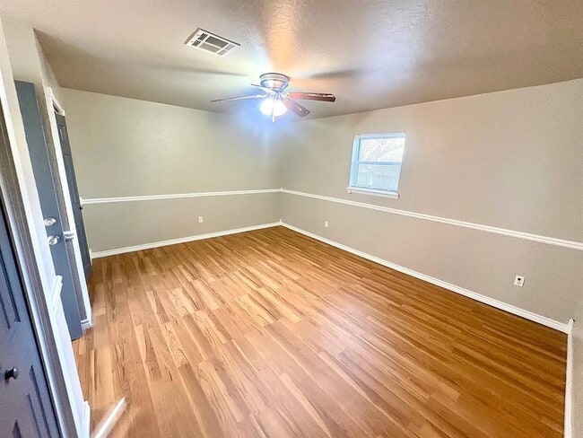 Building Photo - 6707 NW Compass Dr