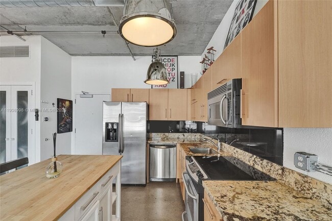 Building Photo - 444 NE 30th St