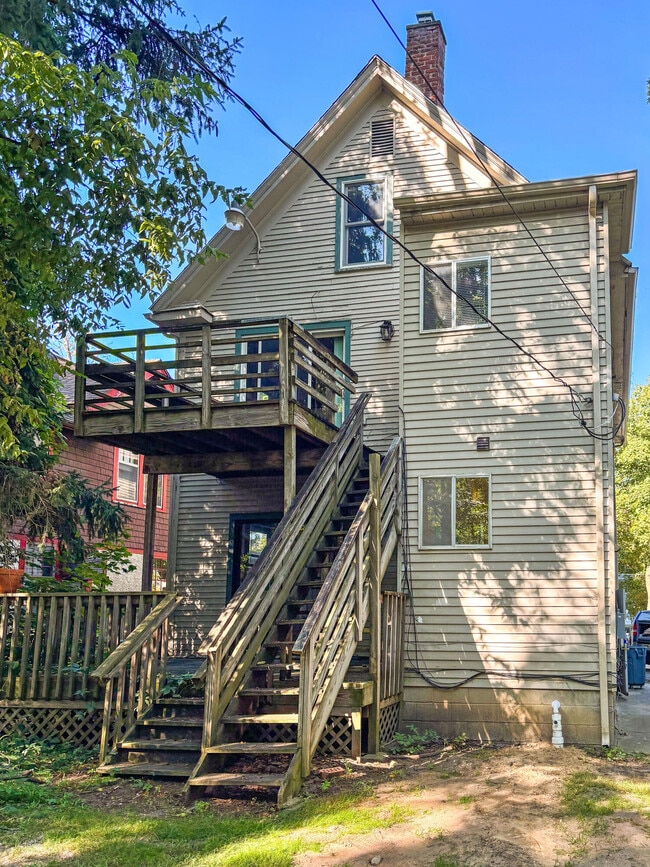 Building Photo - 1031 S Forest Ave