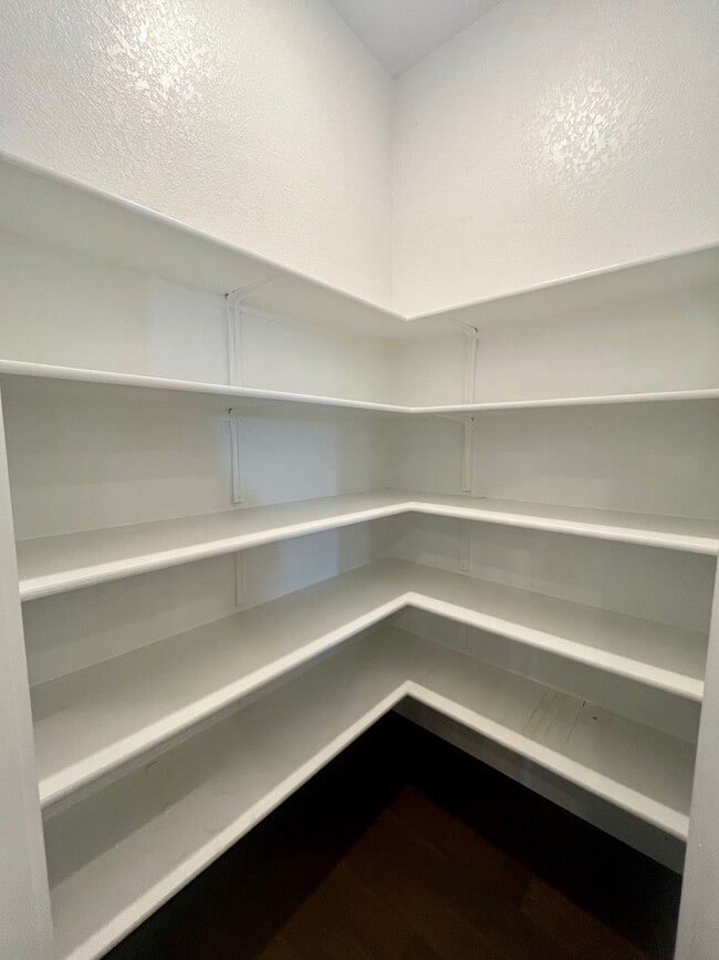 Building Photo - *Ask About Move In Special* Spacious 4 Bedroom / 4 Full Bath Home w/ Media Room & Loft ~ Imagine ...