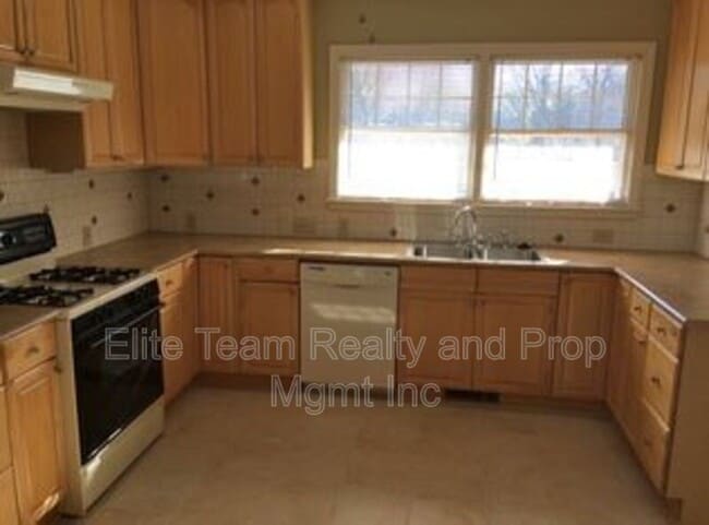 Building Photo - 513 Webster Pl
