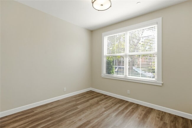 Building Photo - 55 Jade Flower