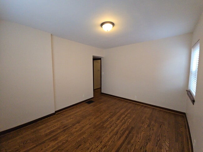 Building Photo - 4379 Ridgeview Ave