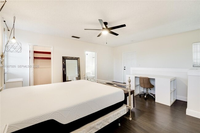 Building Photo - 2801 SW 106th Ave