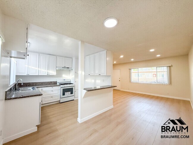 Building Photo - 13115 Oxnard St