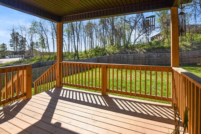 Building Photo - Pet Friendly Three Bedroom!