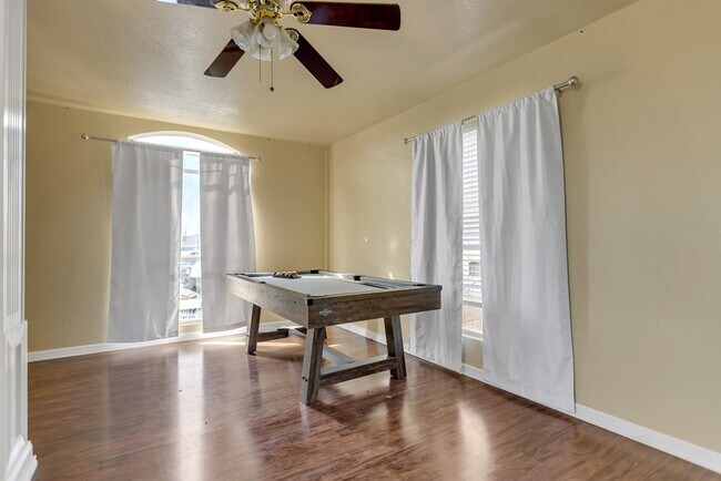 Building Photo - 1322 Wilson St