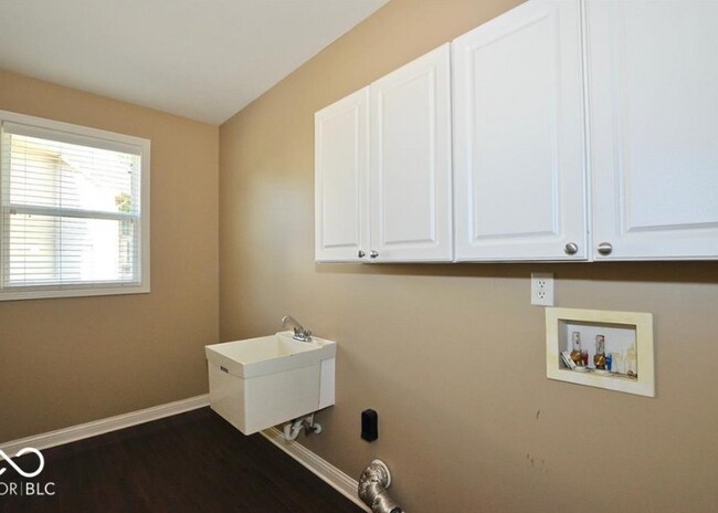 Building Photo - 14080 Plantation Wood Ln