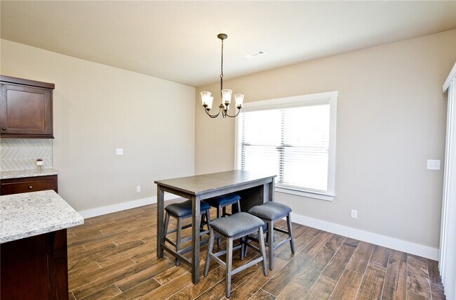 Building Photo - 2629 N Justin Dr