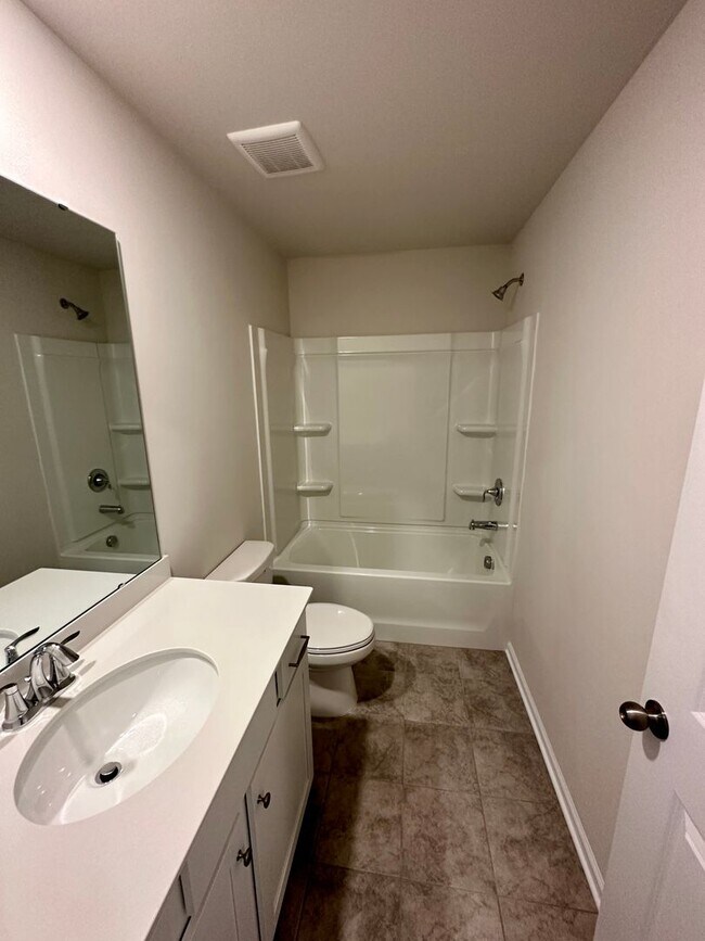 Building Photo - 4BR/3.5 Bath Townhouse in Prime Ballantyne Location; Great Schools