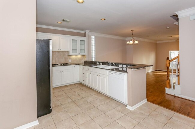 Building Photo - Elegant 3-Bedroom End-Unit Townhome Near M...