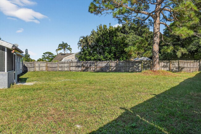 Building Photo - 2079 SE Triumph Rd