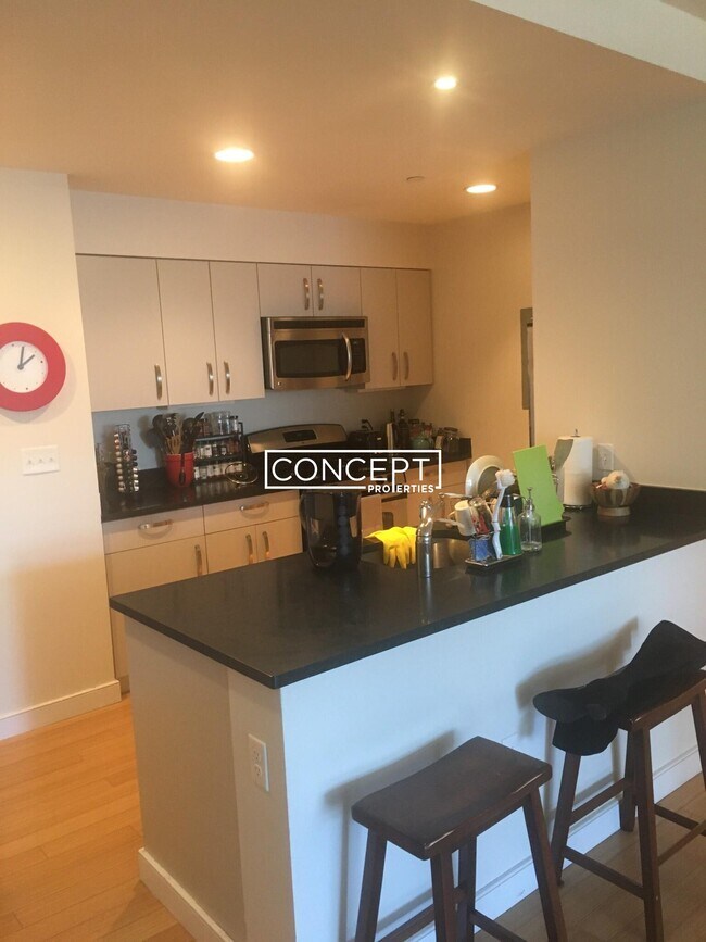 Building Photo - 601 Albany St