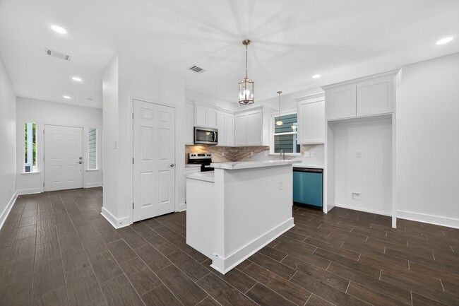 Building Photo - 714 Zoe St