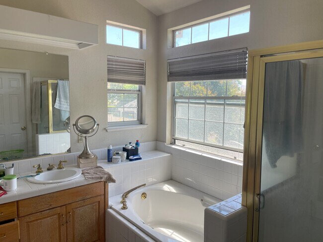 Building Photo - 236 Bayberry Common