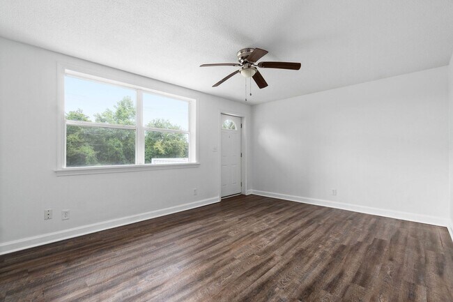 Building Photo - 706 Britton Springs Rd