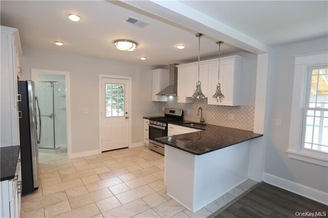 Building Photo - 6 Catherine St