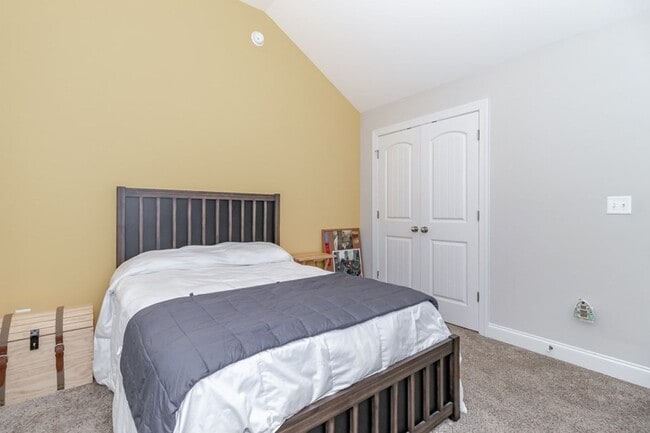Building Photo - 4 Bedroom 2 Bath Canterbury Farms