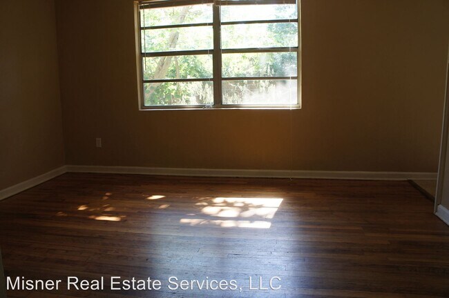 Building Photo - 3 br, 1 bath House - 413 NE 44th Street