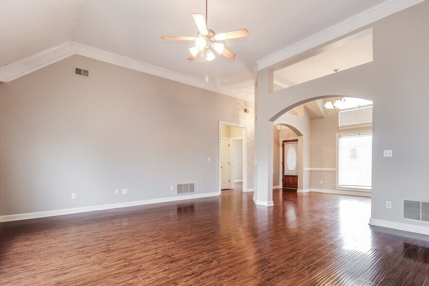 Building Photo - 2746 Lizzie Cove