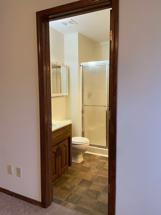 Building Photo - All brick 3 Bed, 2 Bath, 2 Car Garage Ranch