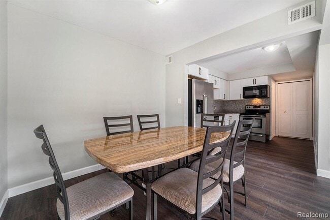 Building Photo - 8691 Kennedy Cir N