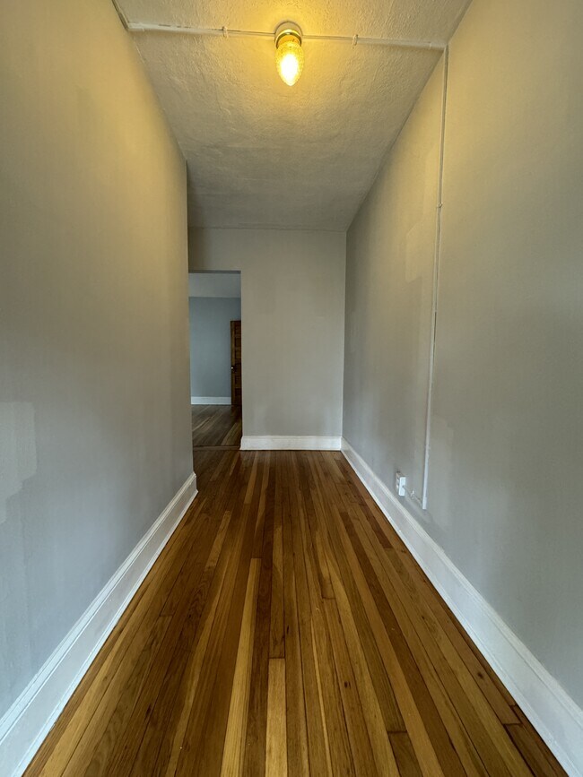 Building Photo - 18 Burgoyne St